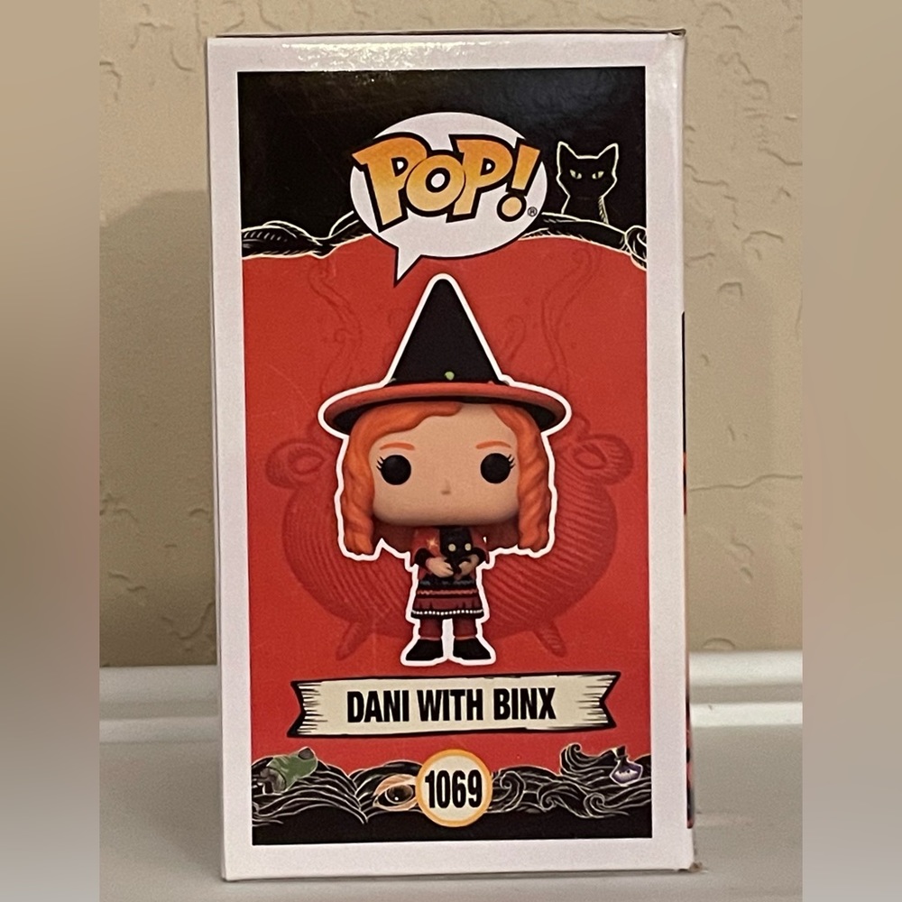 Spirit Exclusive Funko Pop Hocus Pocus Dani With Binx, #1069 - Picture 6 of 8